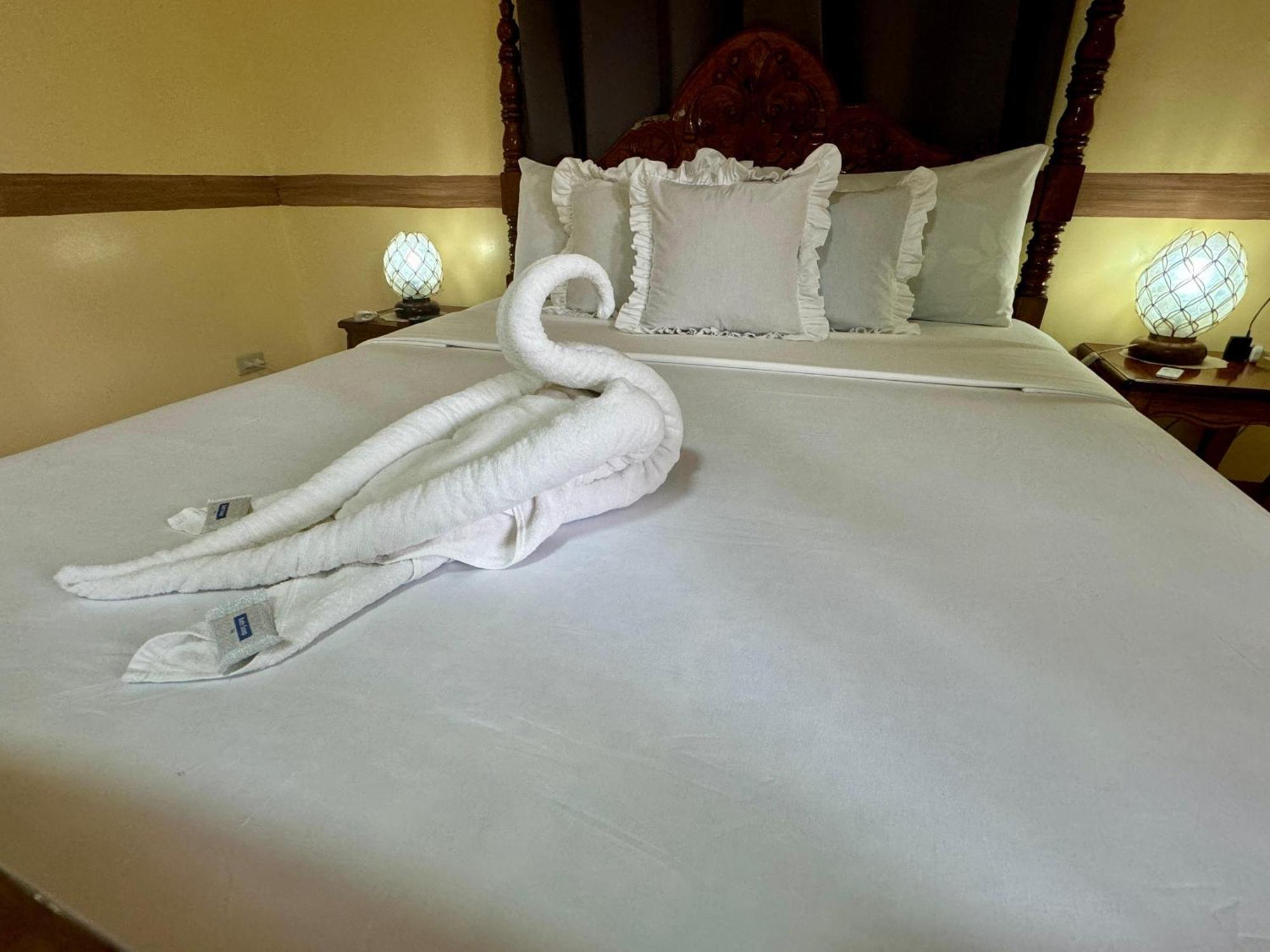 Ocean Breeze Inn Manoc-Manoc Экстерьер фото