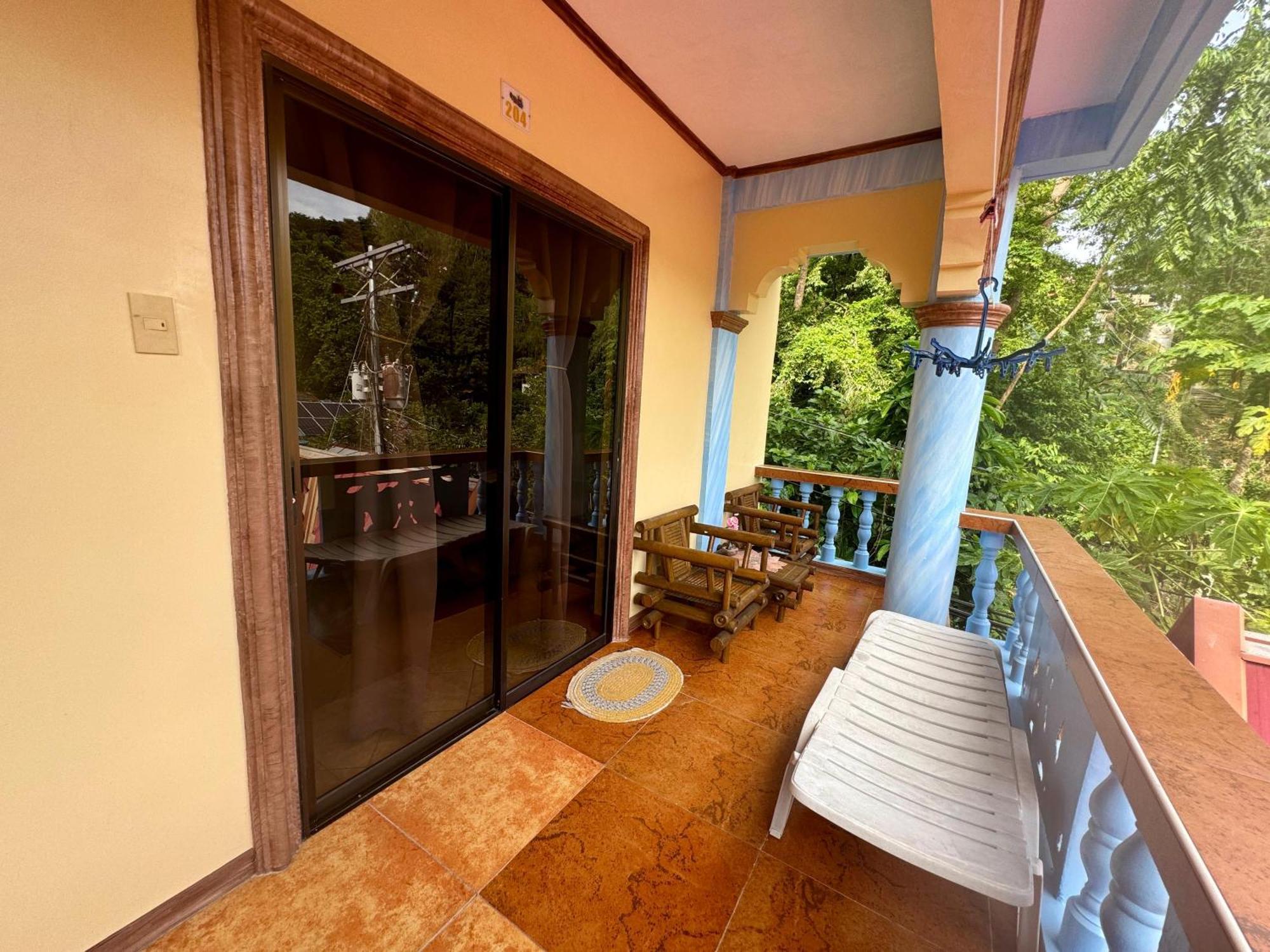 Ocean Breeze Inn Manoc-Manoc Экстерьер фото