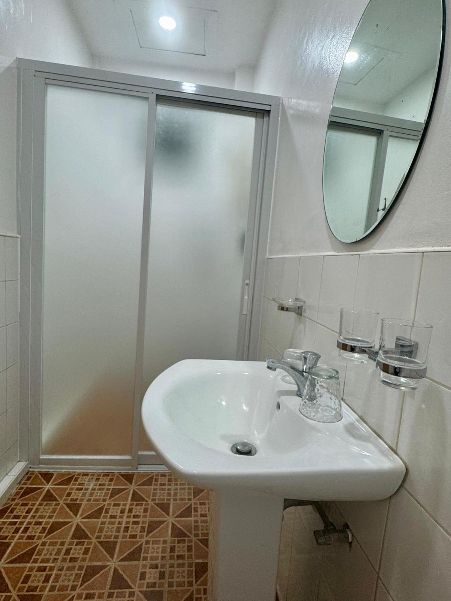 Ocean Breeze Inn Manoc-Manoc Экстерьер фото